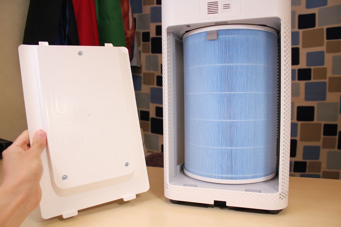 A round cylindrical filter inside an opened air purifier