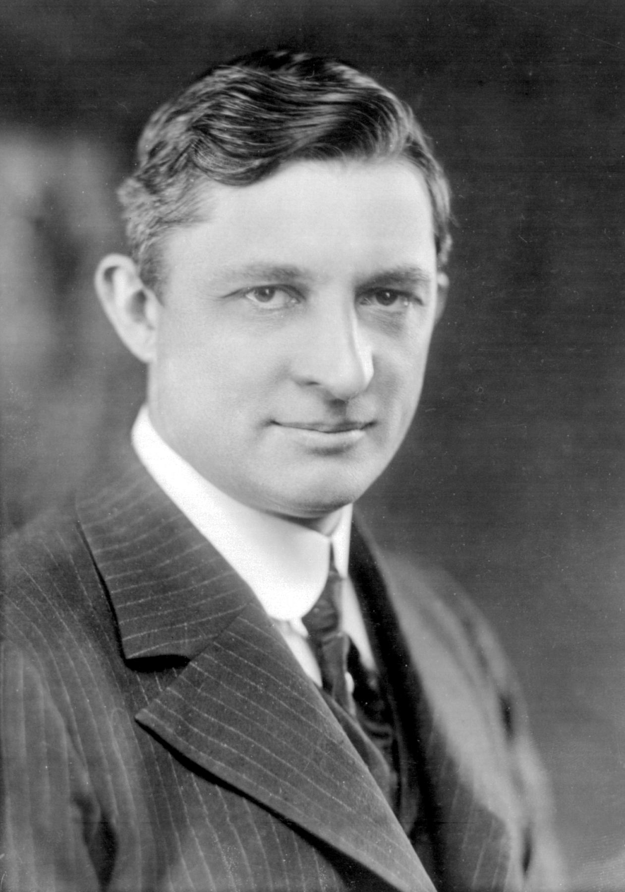 Black and white portrait of engineer Willis Carrier in a suit, 1915